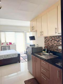 Lovely Unit with Balcony and Pool View I Across NAIA Terminal 3 Airport - Manila - 5