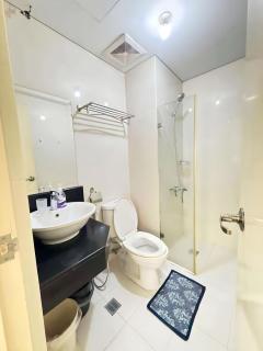 Lovely Unit with Balcony and Pool View I Across NAIA Terminal 3 Airport - Manila - 4