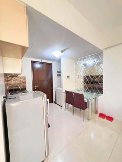 Lovely Unit with Balcony and Pool View I Across NAIA Terminal 3 Airport - Manila - 2