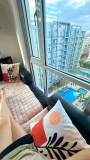 Lovely Unit with Balcony and Pool View I Across NAIA Terminal 3 Airport - Manila - 1
