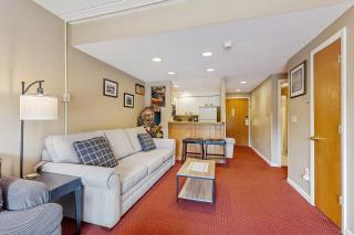 South Peak Studio at Rivergreen - 2