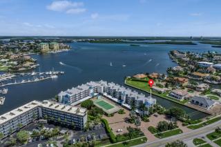 A Thousand Welcomes - Marco Island - 7