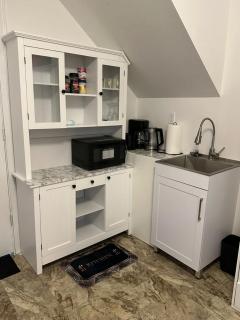 Kenneths Cozy Retreat - Saint John NB - 1BR - Wi-Fi - 4mins to Regional Hospital and UNB - 6