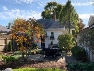 Charming Geneva Cottage Walk 4 Blks to Downtown - Geneva - 2