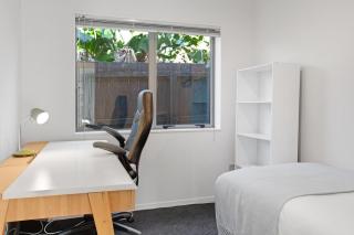 Sun Drenched Comfort close to City Center - 4BR 2BA - Auckland - 8