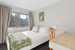Sun Drenched Comfort close to City Center - 4BR 2BA - Auckland - 7