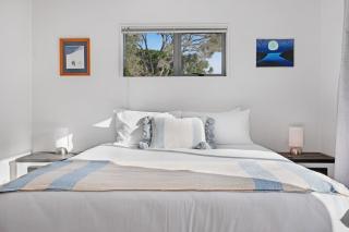 Sun Drenched Comfort close to City Center - 4BR 2BA - Auckland - 5