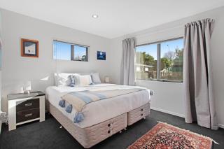 Sun Drenched Comfort close to City Center - 4BR 2BA - Auckland - 4