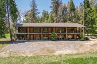 Bear's Den @CN Lodge #5 - 4