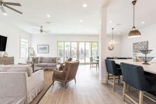 Sleeps 30 2 Homes Private PoolHot Tub Game Room Outdoor Bar Walk to Beach - Destin - 3