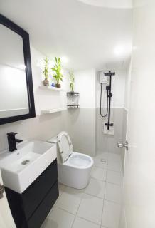 AURUM HOLISTAY DECA HOMES 2BR UNIT with FREE CAR PARK - Manila - 5