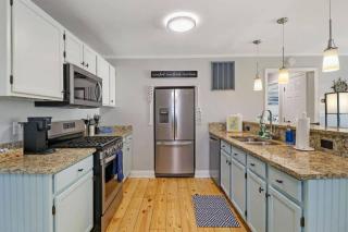 Cute & Cozy Lakeview House on Chain O Lakes with Hot Tub Option - Fox Lake - 5