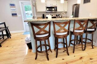 Cute & Cozy Lakeview House on Chain O Lakes with Hot Tub Option - Fox Lake - 4