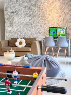 Gathering 13-15pax Kids Friendly Near to SunwayPyramid 3R3B Soccer Table, Game Console, 5G WiFi Android Projector, Board Games 华人房东 - Petaling Jaya - 2