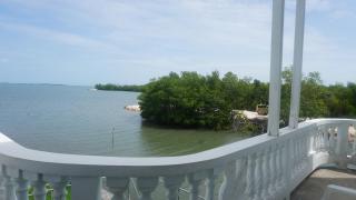 See Belize WATERSIDE Sea View Apt for 6 with Kitchen, Balcony, Infinity POOL & Overwater Deck, 2nd Floor - Belize City - 3