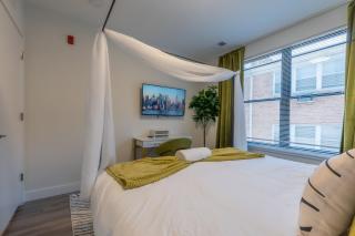 Opulence in Olive with Free Parking plus EV Plug, 2 BR 2 baths Suite, 5 beds and Sleeps 8 - Orange - 9