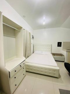 Fully Furnished Studio Type Room with Parking Near Splash Island, Enchanted Kingdom, and Southwoods for Rent Can be long term or short term - Sampong - 0