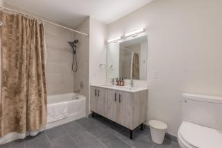 Opulence in Olive with Free Parking plus EV Plug, 2 BR 2 baths Suite, 5 beds and Sleeps 8 - Orange - 4