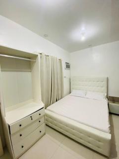 Fully Furnished Studio Type Room with Parking Near Splash Island, Enchanted Kingdom, and Southwoods for Rent Can be long term or short term - Sampong - 9