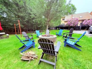 Bethel Escape Hot Tub 4 beds Game Room and Fire pit Fully Stocked Kitchen - Smallwood - 9