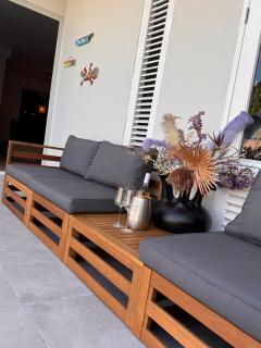 NEW! Villa River Centrally located - 8