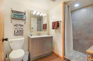 Gorgeous Nautical Lake House Chain O' Lakes with Hot Tub Option - - 4