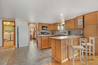 Gorgeous Nautical Lake House Chain O' Lakes with Hot Tub Option - - 2