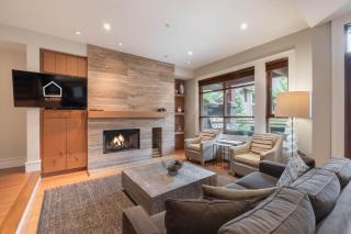 Fitzsimmons Walk 35 by Outpost Whistler - Whistler - 0