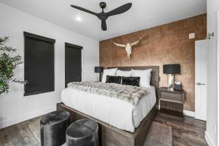 4-Season Modern Mountain Penthouse with Private Hot Tub & Scenic Views - 4