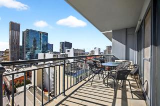 Stylish CBD Stay 2BR with Balcony & Wi-Fi - Perth - 9