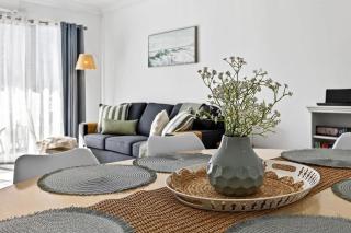 Stylish CBD Stay 2BR with Balcony & Wi-Fi - 5