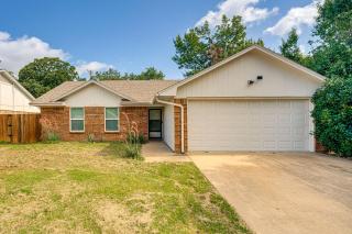 11 Mi to Lewisville Lake Family Home in Denton - Denton - 0