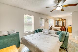 1 Mi to Denton Square Family Home with Fenced Yard! - 6