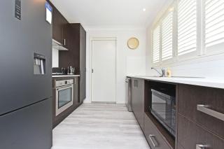 Seaspray Haven, 10 Seaspray Ave - air con, complex pool, Wi-Fi, Linen - Nelson Bay - 5
