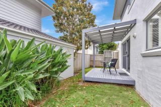 Seaspray Haven, 10 Seaspray Ave - air con, complex pool, Wi-Fi, Linen - Nelson Bay - 3