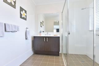 Seaspray Haven, 10 Seaspray Ave - air con, complex pool, Wi-Fi, Linen - Nelson Bay - 1
