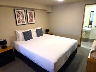 Lakefront Super King Studio in Queenstown CBD! - 9
