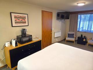Lakefront Super King Studio in Queenstown CBD! - Queenstown - 5