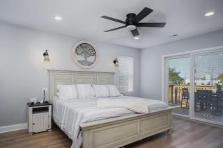 Harbor Clubhouse Modern Waterfront with Hot Tub and Pet Friendly - Fox Lake - 7