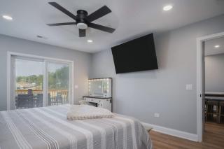 Harbor Clubhouse Modern Waterfront with Hot Tub and Pet Friendly - Fox Lake - 9