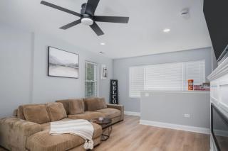 Harbor Clubhouse Modern Waterfront with Hot Tub and Pet Friendly - Fox Lake - 8