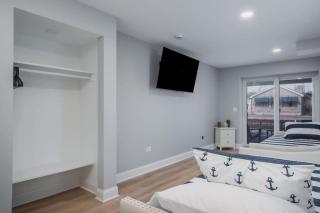 Harbor Clubhouse Modern Waterfront with Hot Tub and Pet Friendly - Fox Lake - 1