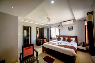 HOTEL SHIVANGI PREMIUM Near Sea Beach and Jagannath Temple road - Restaurant- Wi-Fi - Lift and Parking Facilities - Fully Air Conditioning Hotel - A Top Rated Luxuary Hotel - Puri - 4