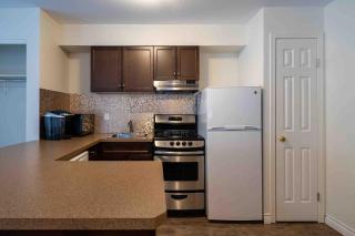 Rocky Mountain Gem - One Level 750 sq ft - Hot Tub - Quiet Condo - Self Check-In - Free Parking - BBQ Fire Pit Area - 4