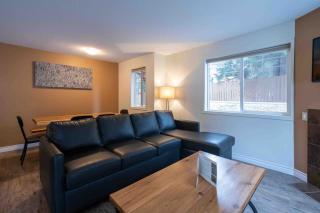 Rocky Mountain Gem - One Level 750 sq ft - Hot Tub - Quiet Condo - Self Check-In - Free Parking - BBQ Fire Pit Area - 8