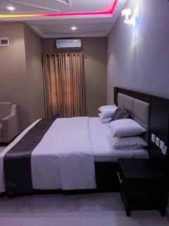 La Palm Royal Suites and Resort - Wukari - 1