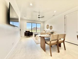 Designer townhome in Kanab near Zion and Bryce - 1