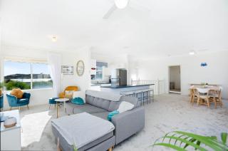 Casa Azul Beachfront Bliss for Group Adventures - Christies Beach - 4