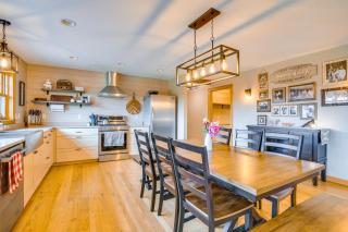 Hot Tub and On-Site Trails Spacious Stockholm Cabin - Stockholm - 3
