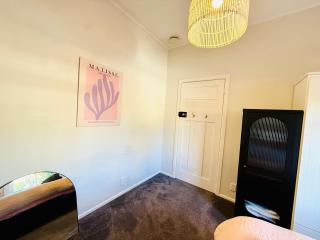 Unique and Cosy Cottage with a Sunny Garden - Wellington - 7